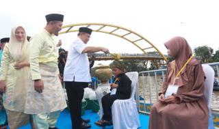 Plt Gubri SF Hariyanto Bantu 100 Paket Sembako di Petang Belimau