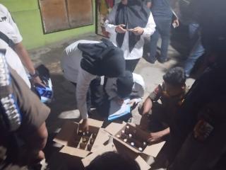 Razia Ramadan, Satpol PP Pekanbaru Sita Puluhan Botol Miras dari Sejumlah Tempat Hiburan