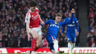 Arsenal Tumbangkan Chelsea 2-1, Spesialis Bola Mati Kokoh di Puncak