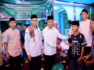 Safari Ramadan di Air Terbit, Bupati Ahmad Yuzar Salurkan Bantuan untuk Masjid dan Warga
