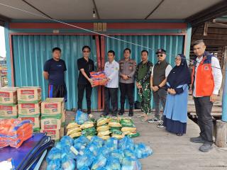 Pemkab Inhil Salurkan Bantuan untuk Korban Kebakaran Concong dan Puting Beliung Kuindra