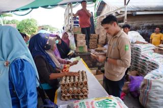 Tinjau Pasar Murah di Rohil, Plt Gubri SF Hariyanto Pastikan Stok Pangan Stabil Jelang Idulfitri