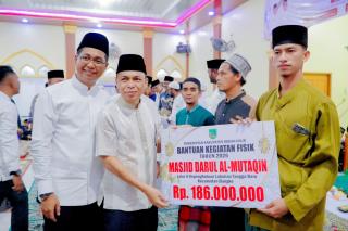 Wabup Rohil Salurkan Bantuan Renovasi Ratusan Juta Rupiah pada Peringatan Nuzulul Quran