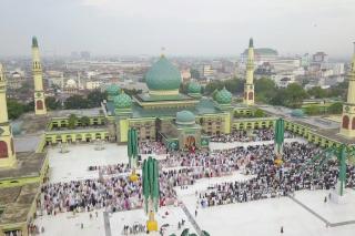 Tiga Lembaga Salurkan Rp90 Juta untuk Kegiatan Ramadhan di Masjid Raya Annur