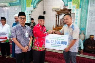 Safari Ramadan di Pekanbaru, Pemprov Riau Salurkan Bantuan Rp30 Juta untuk Masjid Al Ikhlas