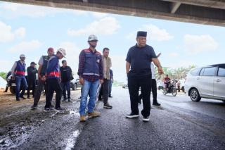 Plt Gubernur Riau Tinjau Perbaikan Jalan Sungai Sibamâ€“Petapahan