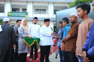 SF Hariyanto Hadiri Penyerahan Santunan 1.500 Duafa di Universitas Muhammadiyah Riau