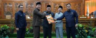 Bupati Kuansing Sampaikan Pengantar LKPj 2025, Ekonomi Tumbuh 5,31 Persen