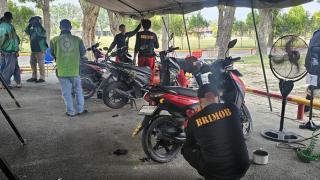 Bengkel Gratis Brimob Polda Riau Diserbu Ojol, Ratusan Pengemudi Antre Servis