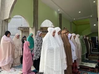 Jamaah Muhammadiyah Pekanbaru Padati Masjid Sejak Pagi untuk Salat Idulfitri