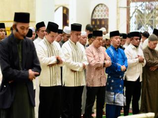Bupati dan Wakil Bupati Kampar Laksanakan Shalat Idul Fitri di Masjid Al-IhsanÂ 