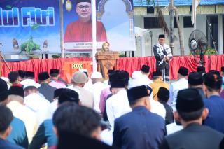 Bupati Kasmarni Shalat Idul Fitri Bersama Keluarga dan Warga di Lapangan Tugu Bengkalis