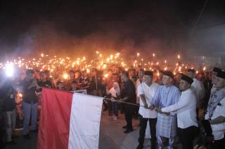 Wako Pekanbaru Lepas Takbir Akbar 1.000 Obor di Malam Idul Fitri