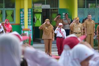 Kembali ke Sekolah Lama, Bupati Afni Berbagi Kisah dan Motivasi untuk Pelajar Siak