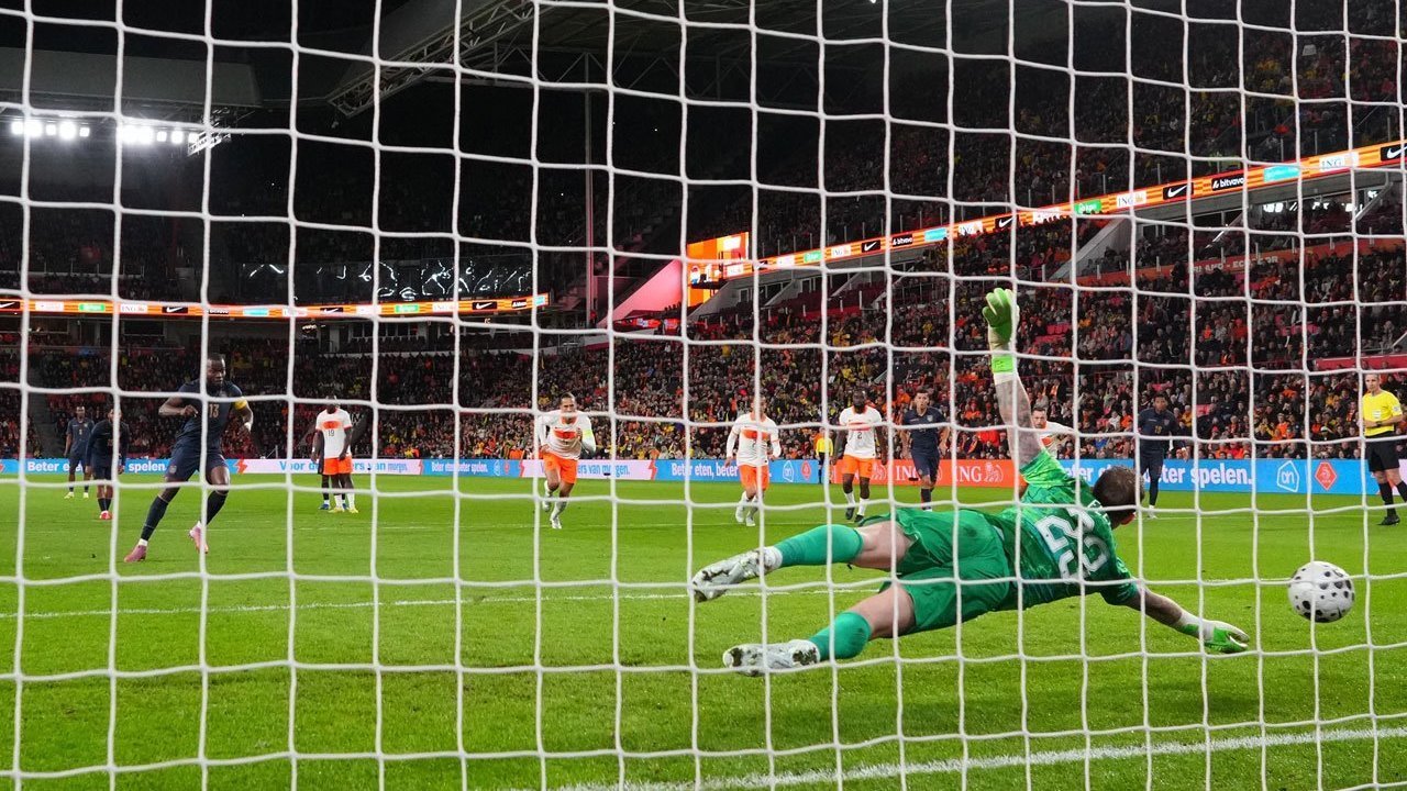 Kartu Merah Dumfries Jadi Petaka, Belanda Ditahan Ekuador