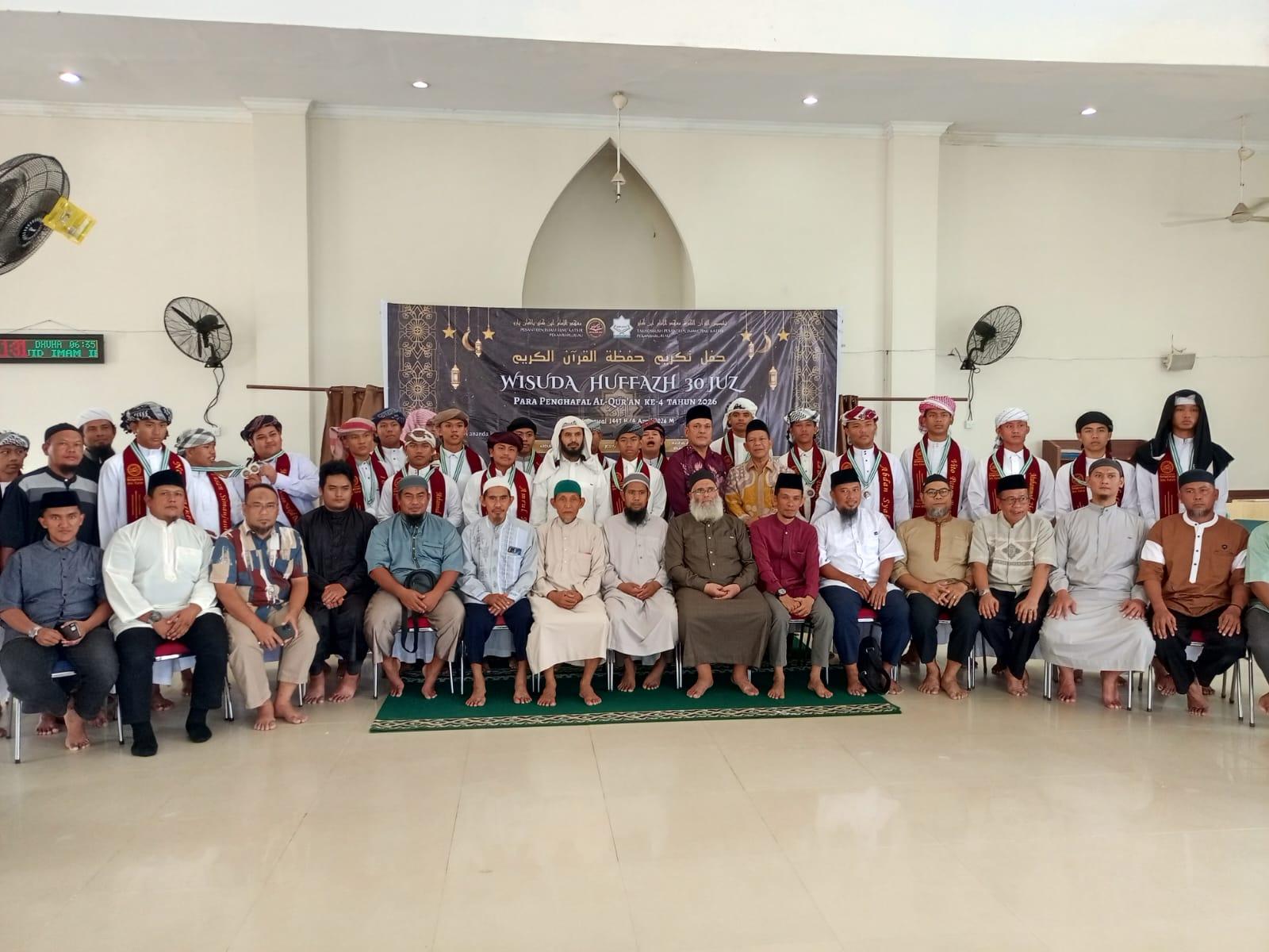 21 Santri Wisuda Hafal 30 Juz, Kemenag Pekanbaru Apresiasi Lahirnya Generasi Qurani