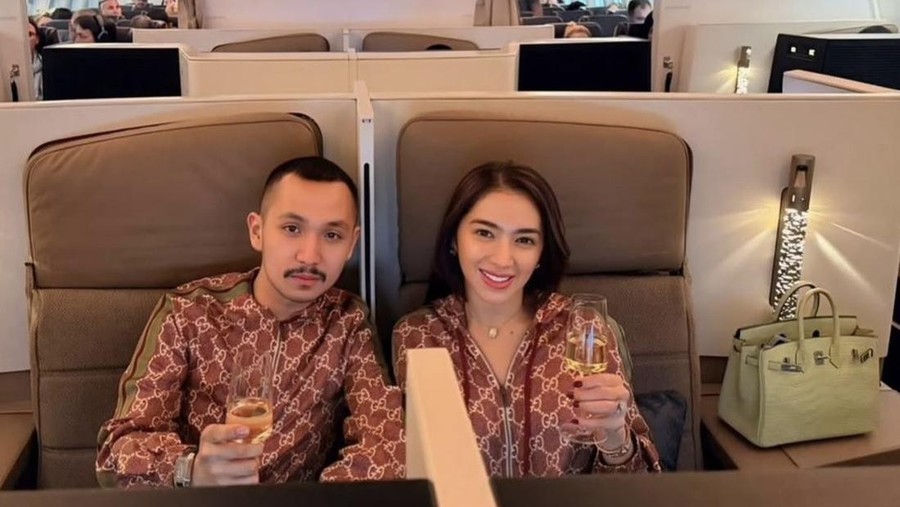 Diduga Putus, Pesan Bahasa Inggris Angel Karamoy Picu Kritik Netizen
