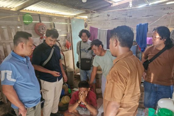 Keji! Anak Kandung di Riau Tebas Leher Ayah hingga Tewas