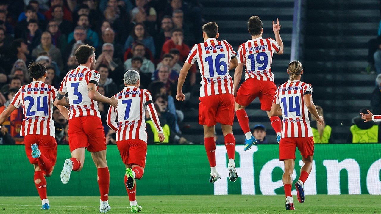 Alvarez & Sorloth Hancurkan Barcelona! Atletico Curian Menang 2-0 di Camp Nou