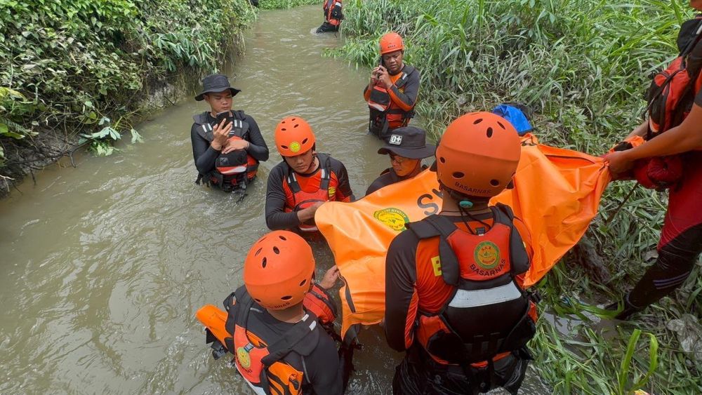 Nekat Terobos Banjir, Warga Pekanbaru Tewas Terseret Arus Parit Meluap