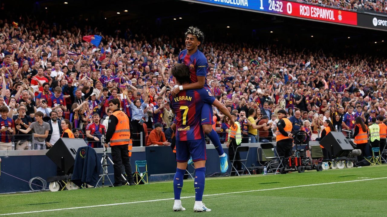 Barcelona Hancurkan Espanyol 4-1 di Derby Catalan, Selangkah Lagi Menuju Gelar La Liga