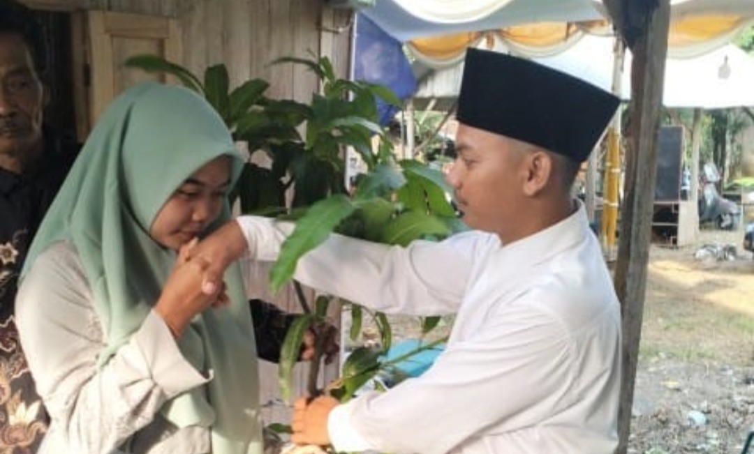 Mahar Unik, Bibit Mangga Jadi Simbol Cinta dan Harapan Abi Yahya untuk Aprilia