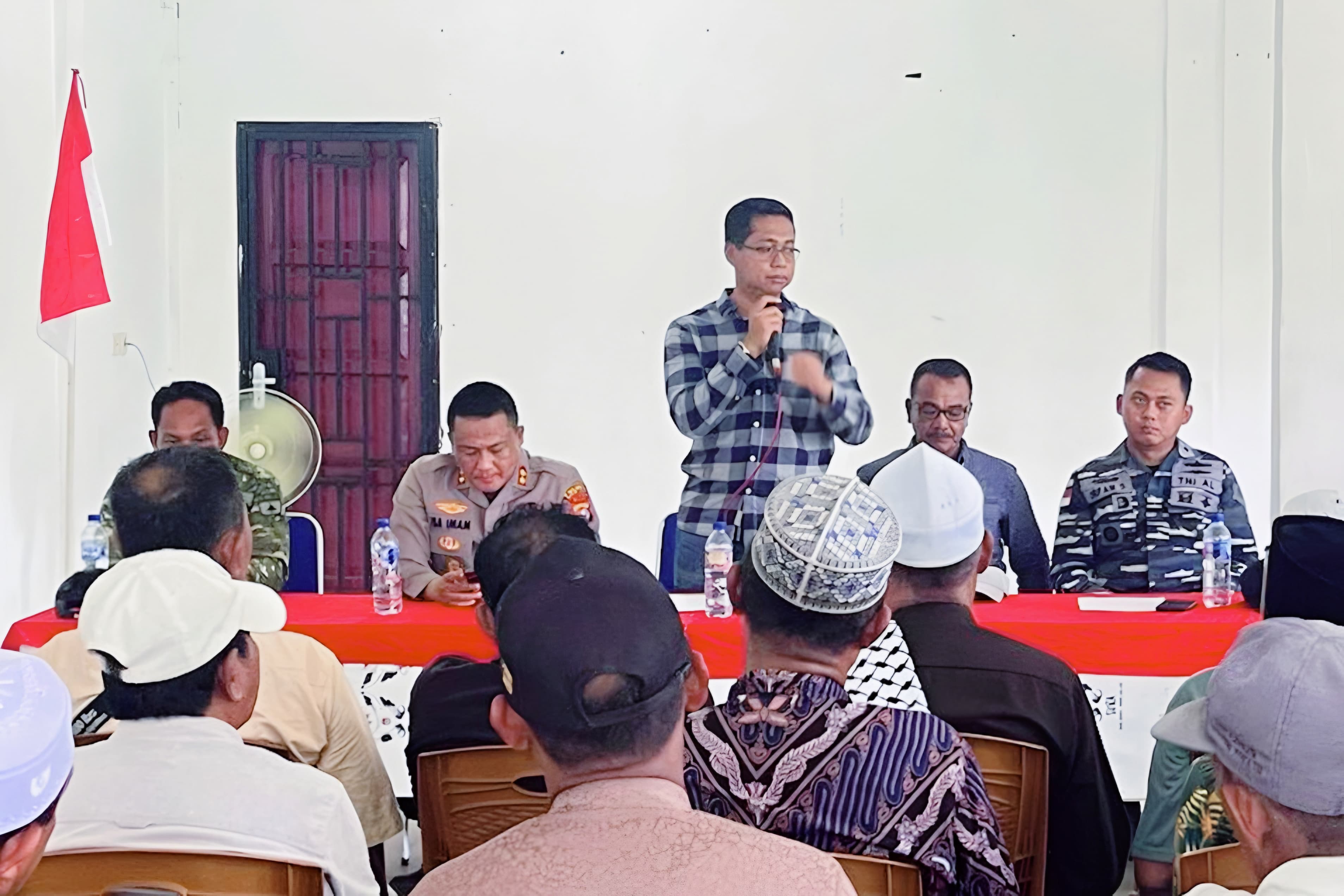 Turun ke Lokasi Konflik, Jhoni Charles dan Isa Imam Syahroni Redam Ketegangan Warga Panipahan