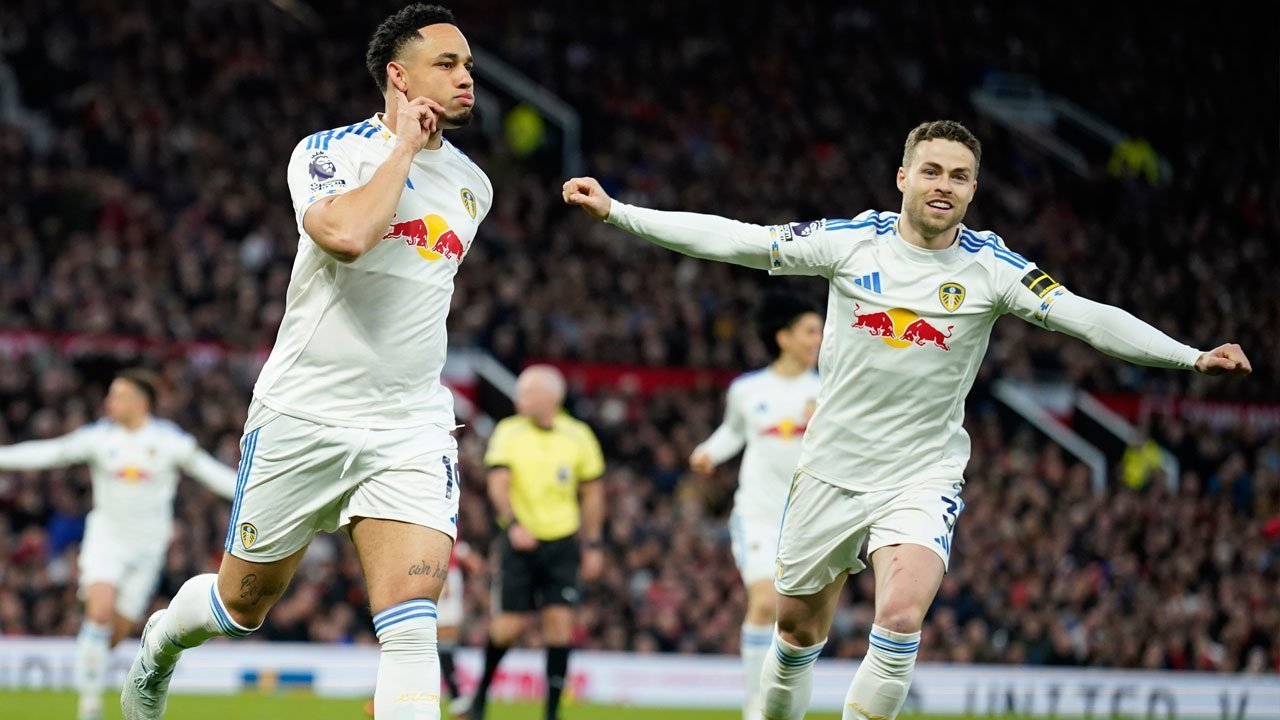 10 Pemain Manchester United Tumbang dari Leeds, Dua Gol Okafor Jadi Penentu