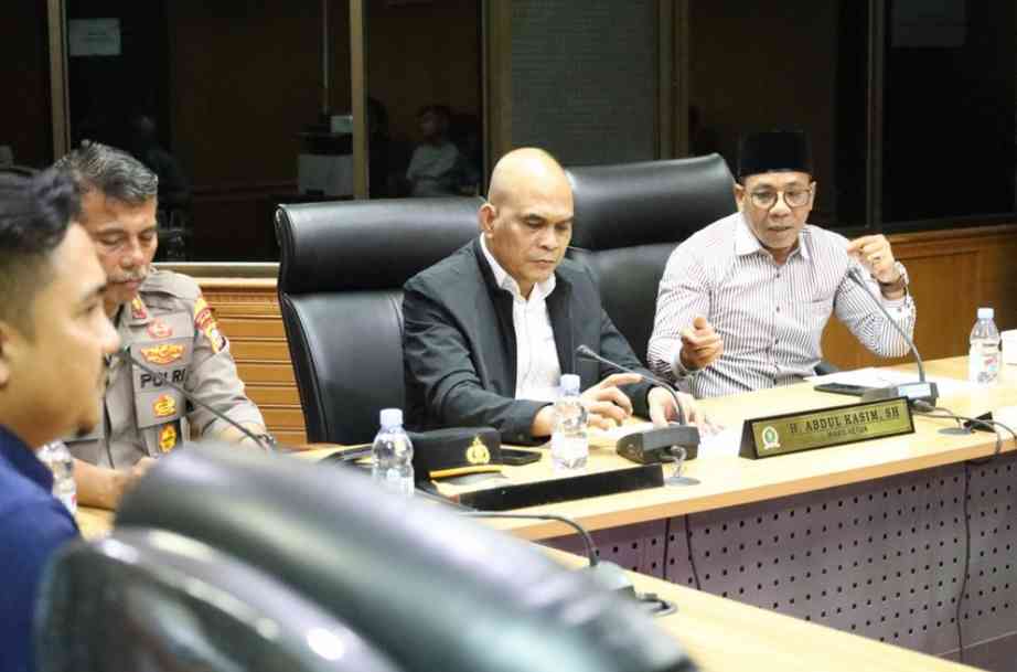 Ketua DPRD Riau bersama Wakil Ketua Komisi V Terima Audiensi DPW FSPMI