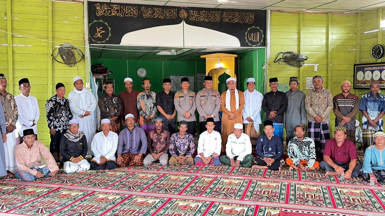 Kapolres Rohil dan Brimob Gelar Sholat Jumat di 3 Masjid