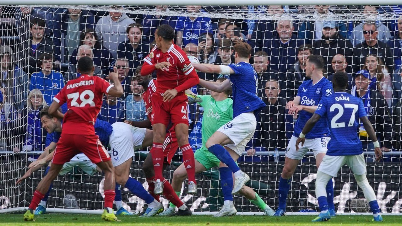 Gol Menit 100 Van Dijk Antar Liverpool Menang Dramatis di Derby Merseyside