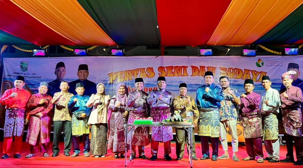 Ratusan Warga Padati Pagelaran Seni Budaya di Halaman Kantor Wali Kota