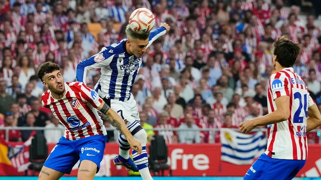 Real Sociedad Kalahkan Atletico Madrid Lewat Adu Penalti, Angkat Trofi Juara