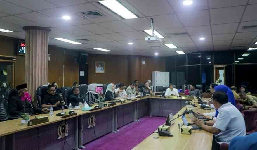 Komisi V dan Ketua Fraksi DPRD Riau Evaluasi Capaian UHC dan Kepesertaan JKN