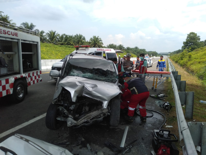Pengemudi Terios Tewas Tabrak Truk di Tol Pekanbaru–Dumai, Diduga Alami Microsleep