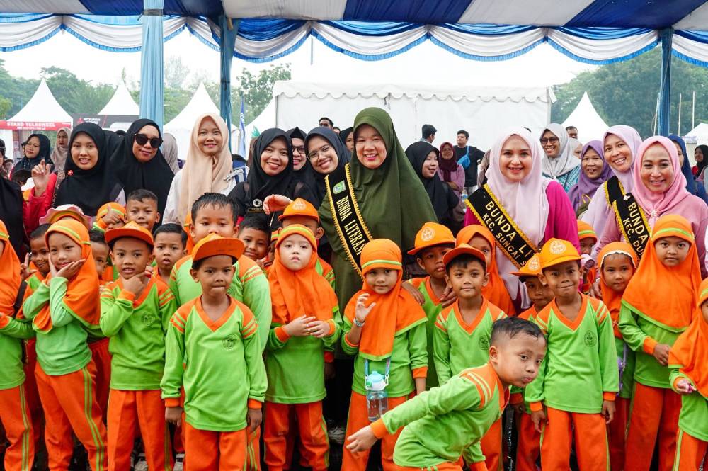 Bunda Literasi Dumai Ajak Anak PAUD Gemar Membaca Lewat Senam Sehat Literasi di Hari Buku Sedunia