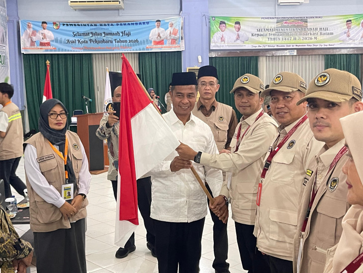 Bupati Kampar Lepas Jemaah Haji Kloter V Embarkasi Batam, Doakan Lancar dan Mabrur