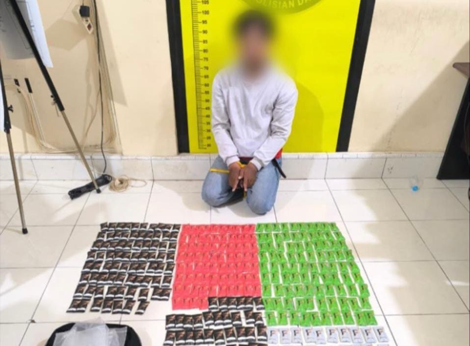 Polda Riau Ringkus Pengedar 420 Cartridge Diduga Etomidate di Pekanbaru