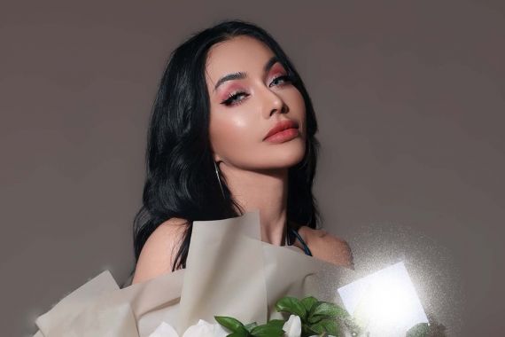 Denada Akui Butuh Waktu Terima Status Nenek, Kini Justru Antusias Sambut Cucu
