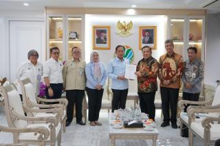 Kolaborasi KLHâ€“Pemprov Riau Dorong Teknologi Pengolahan Sampah Modern