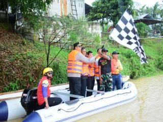 Semarak HUT ke-76, 25 Tim Pacu Sampan Ramaikan Sungai Kampar di Bangkinang