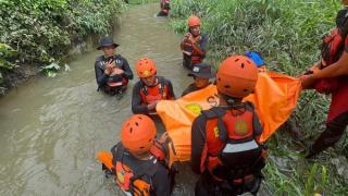 Nekat Terobos Banjir, Warga Pekanbaru Tewas Terseret Arus Parit Meluap