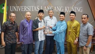 Wakil Rektor III Unilak Apresiasi Program Wakaf Al-Qurâ€™an untuk Mahasiswa