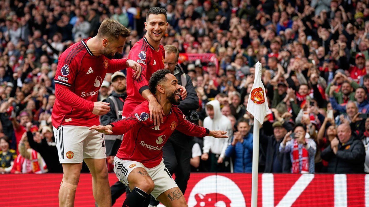 Manchester United Tumbangkan Liverpool 3-2 di Old Trafford, Laga Panas Berakhir Dramatis