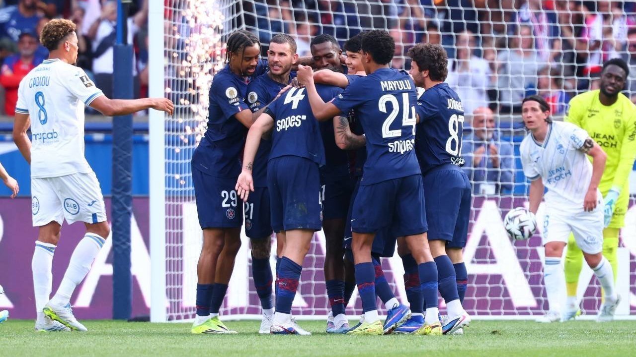 PSG Gagal Kunci Kemenangan, Dua Kali Unggul Namun Ditahan Lorient 2-2 dalam Laga Penuh Drama