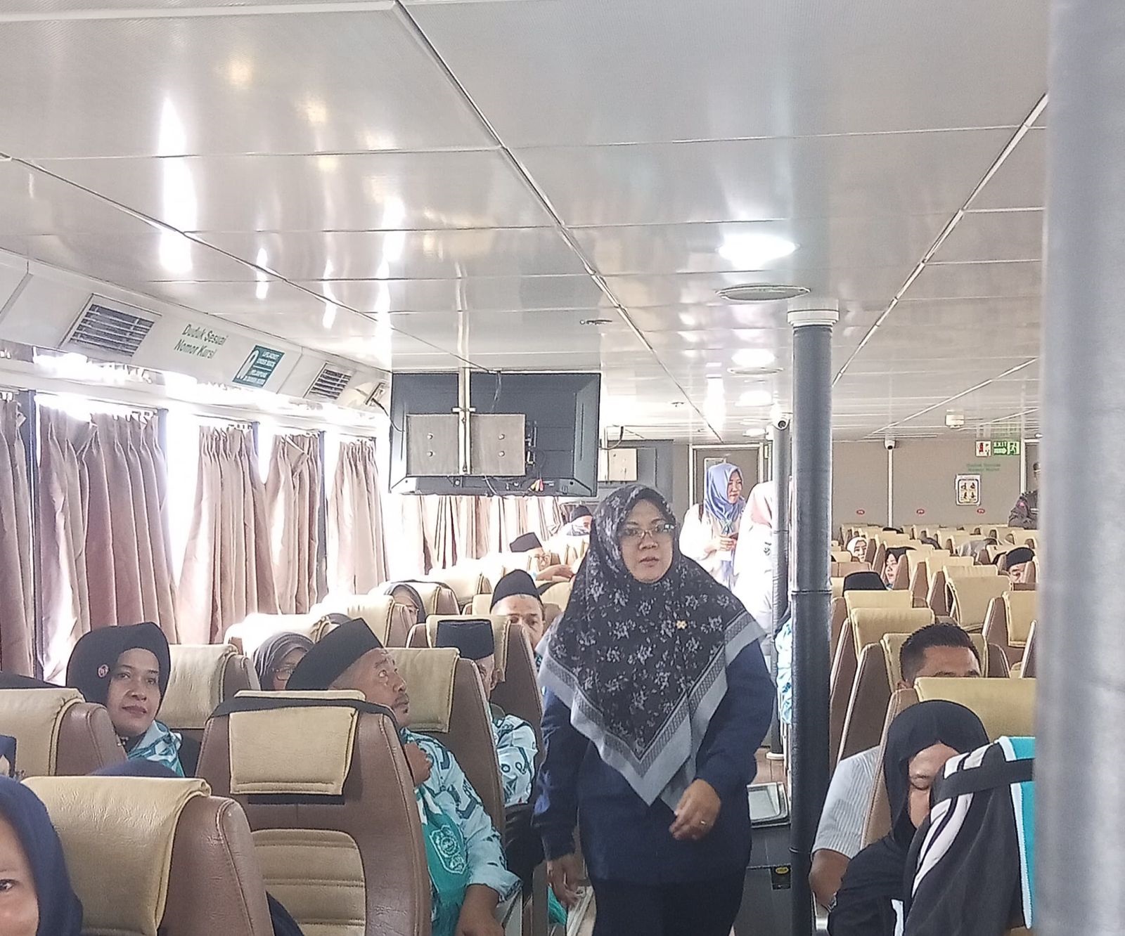 257 CJH Siak Bertolak ke Batam, Bupati Afni Zulkifli Turut Mengantar