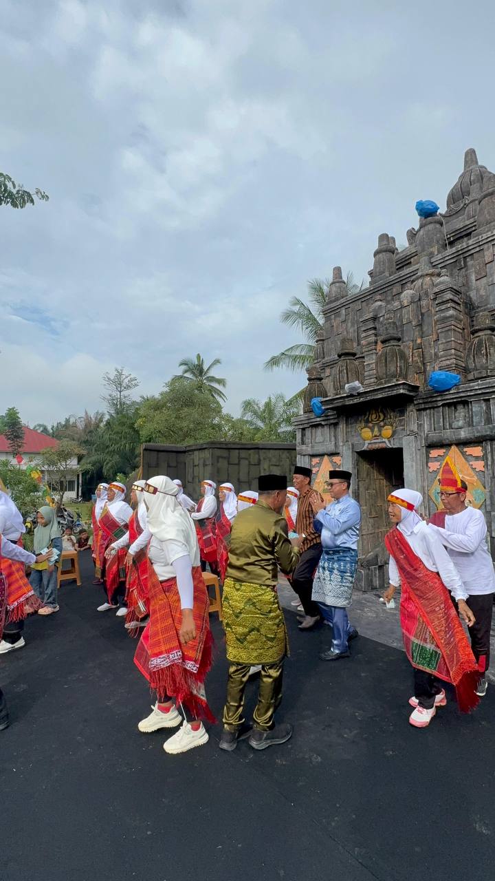 Wakili Bupati Rohil, Sekda Fauzi Efrizal Buka Kirab Budaya Festival Gegah Gumregah 2026