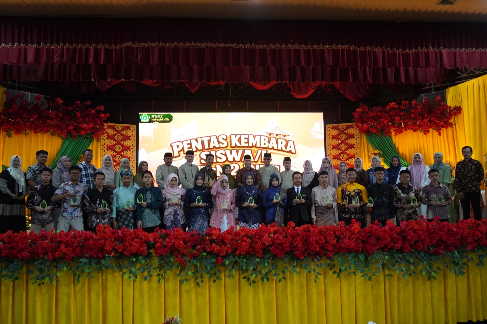 Bupati Herman Tekankan Pentingnya Pendidikan Saat Pelepasan Siswa MTsN 2 Indragiri Hilir