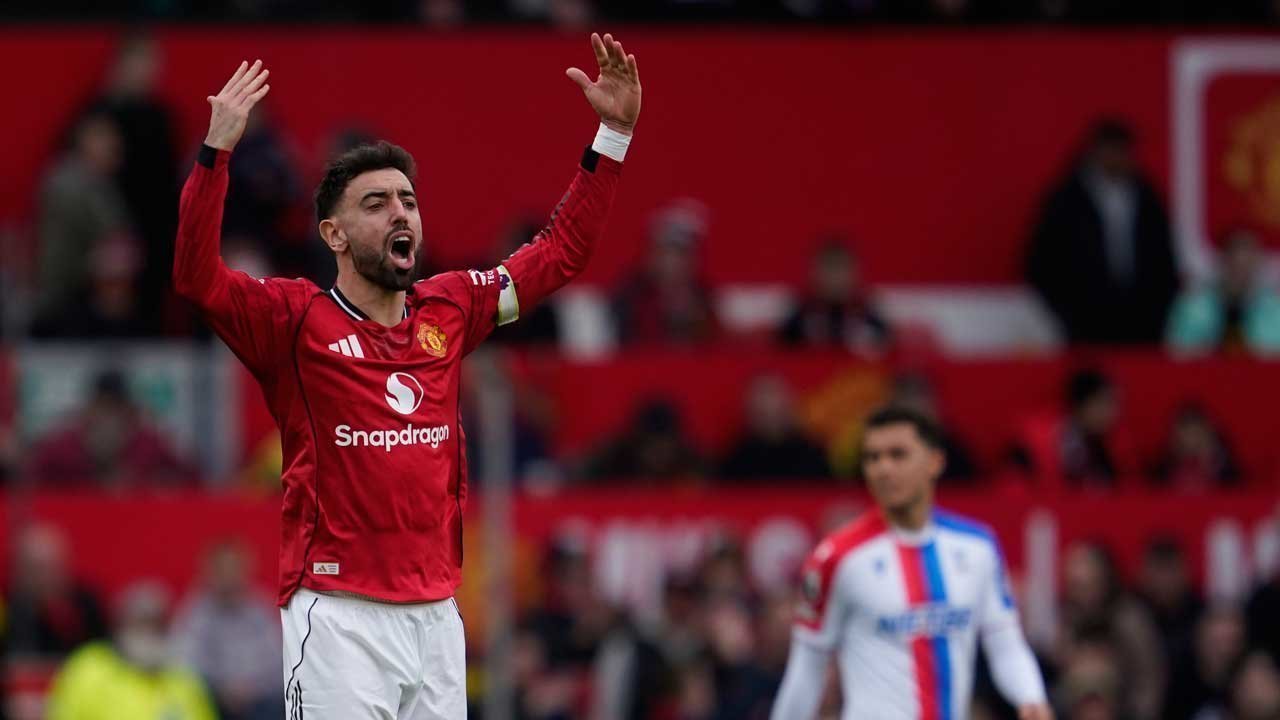 Gelandang Manchester United, Bruno Fernandes (c) AP Photo/Dave Thompson