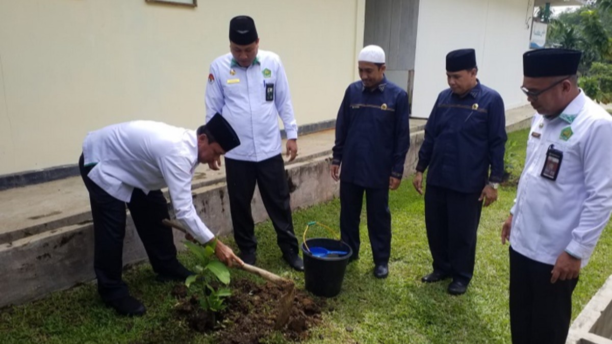 Kemenag Riau Dorong Gerakan Ekoteologi di Pesantren Kuansing melalui Program Asta Protas